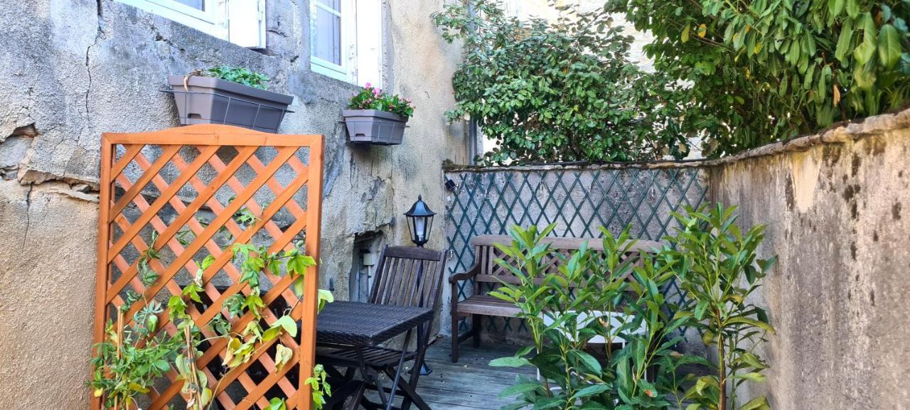 Le Petit Cocon De Chateau Chalon Bagian luar foto